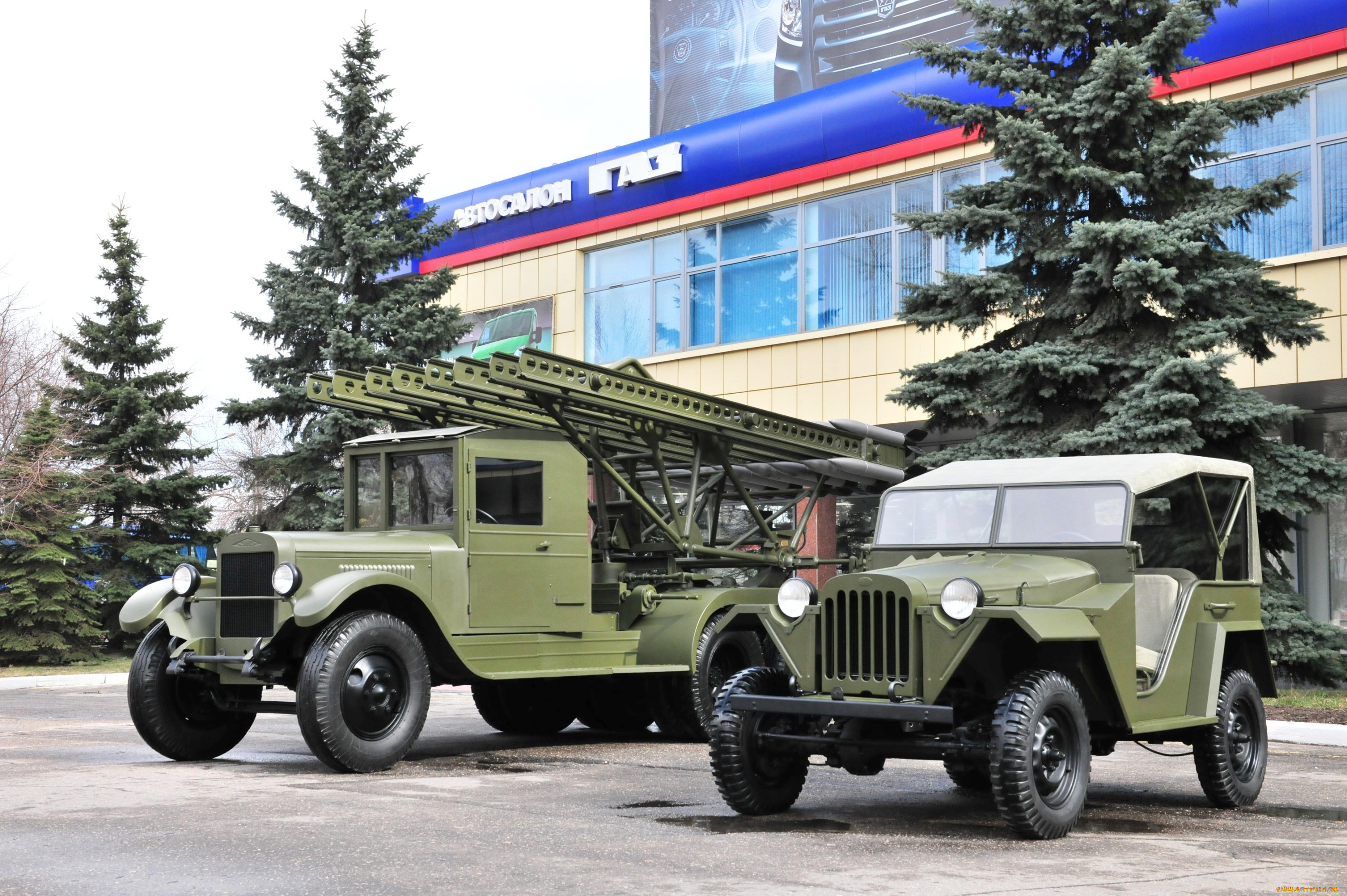 Машинки нижний новгород. ГАЗ 67б в Нижегородском Кремле. Военная техника ГАЗ Нижний Новгород. Военная техника Нижегородского завода ГАЗ. Военные автомобили ГАЗ.